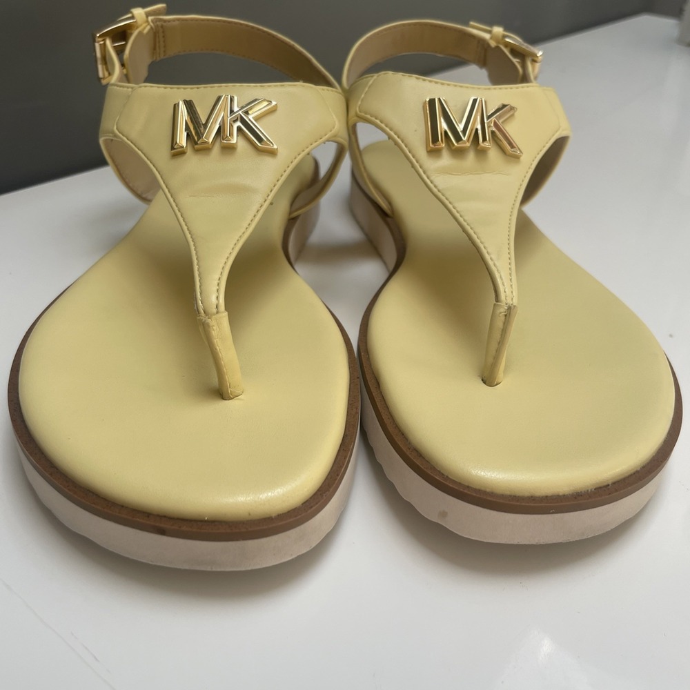 MICHAEL KORS JILLY FLAT SANDAL LT YELLOW SZ 7 NO BOX EUC WORN ONCE - Picture 3 of 9
